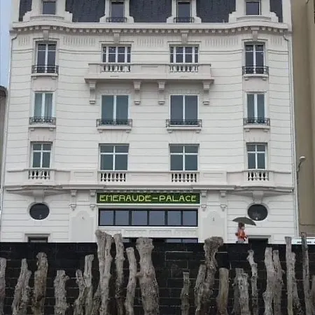 Emeraude Sillon Apartment *